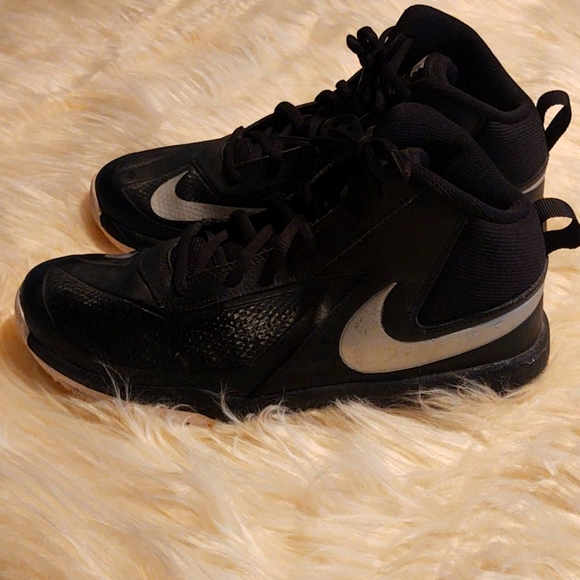 black nikes youth